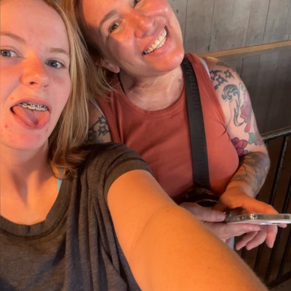 Meet your Posher, Simone - Picture 2 of 8